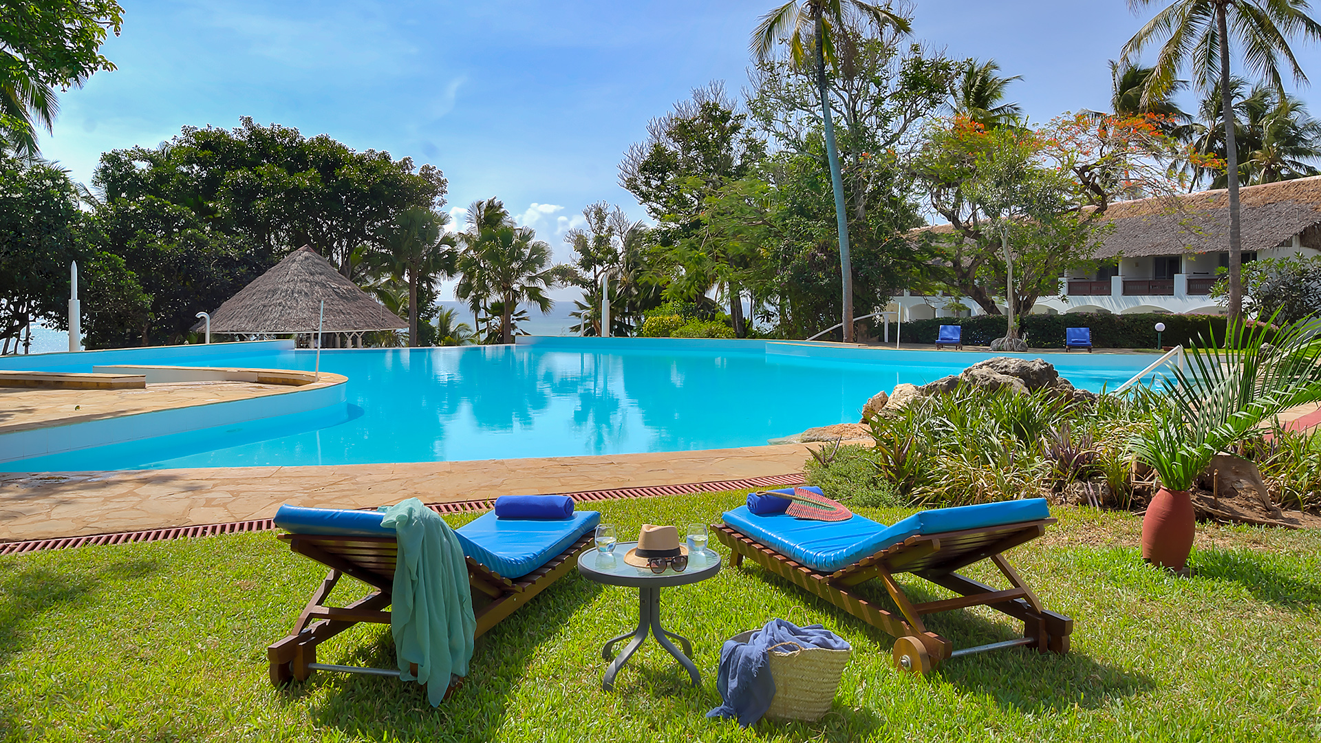 Nairobi - Samburu - Olpajeta - Lake Nakuru - Maasai Mara - Amboseli - Tsavo West - Mombasa Ukunda Safari (Option 2)